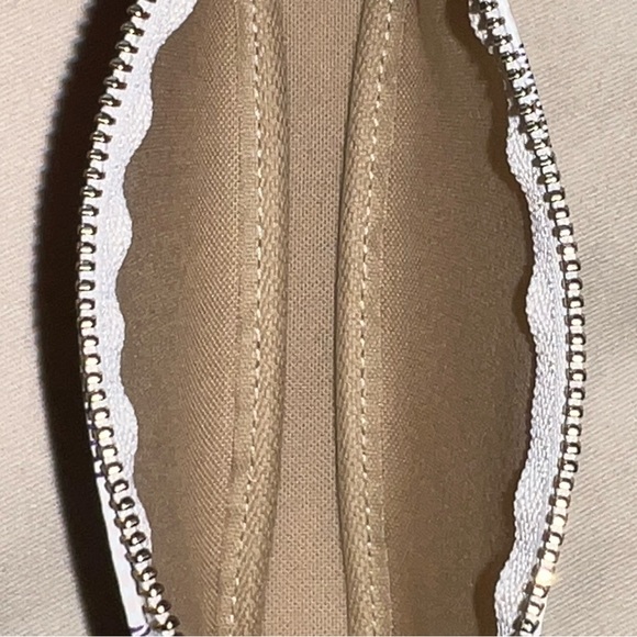 Louis Vuitton Mini Pochette - Picture 6 of 9